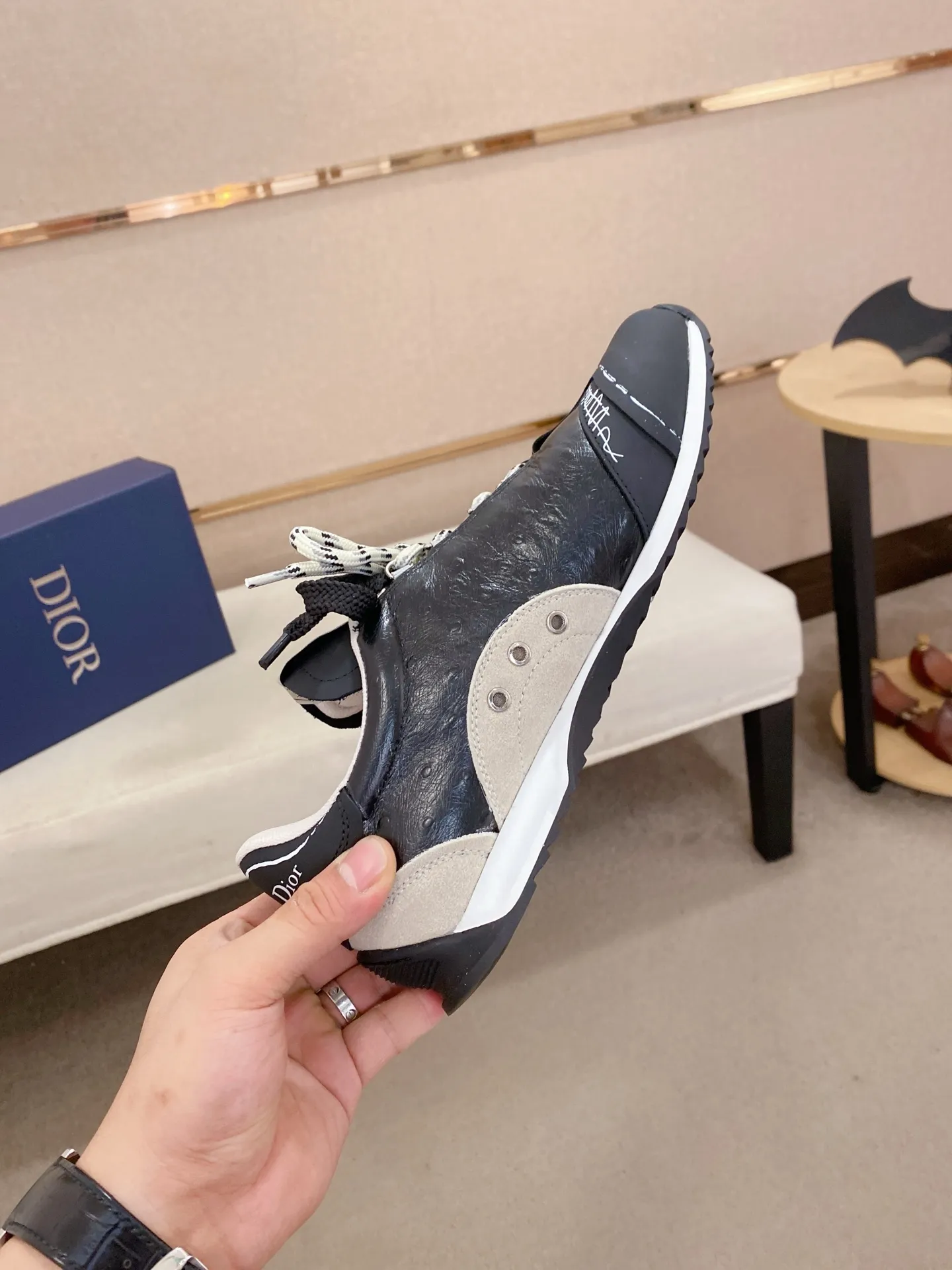 Men's shoes💰: 500💰Couple style💏 [Dior·Dior] New casual sports style men's shoes, new spring and summer design, perfect workmanship, lace-up lazy style to create wardrobe quality, upper: imported first-layer cowhide, mesh breathable lining soft and comfortable, ultra-light TPU wear-resistant outsole, simple, versatile fashion men's shoes, excellent color code number 35--44. (45,46 customized items are not returnable or exchangeable)